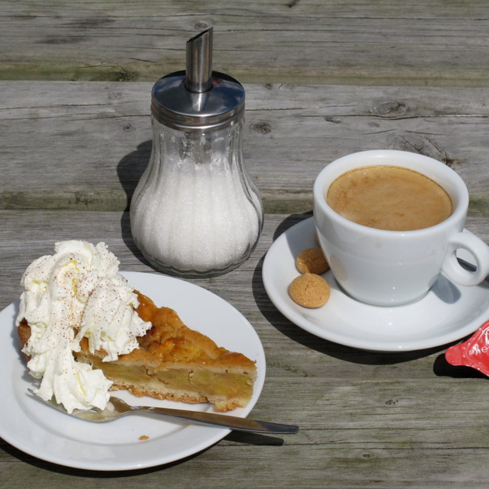 2 x Koffie/thee met appeltaart en slagroom<br><br><br><br>€7,50 pp