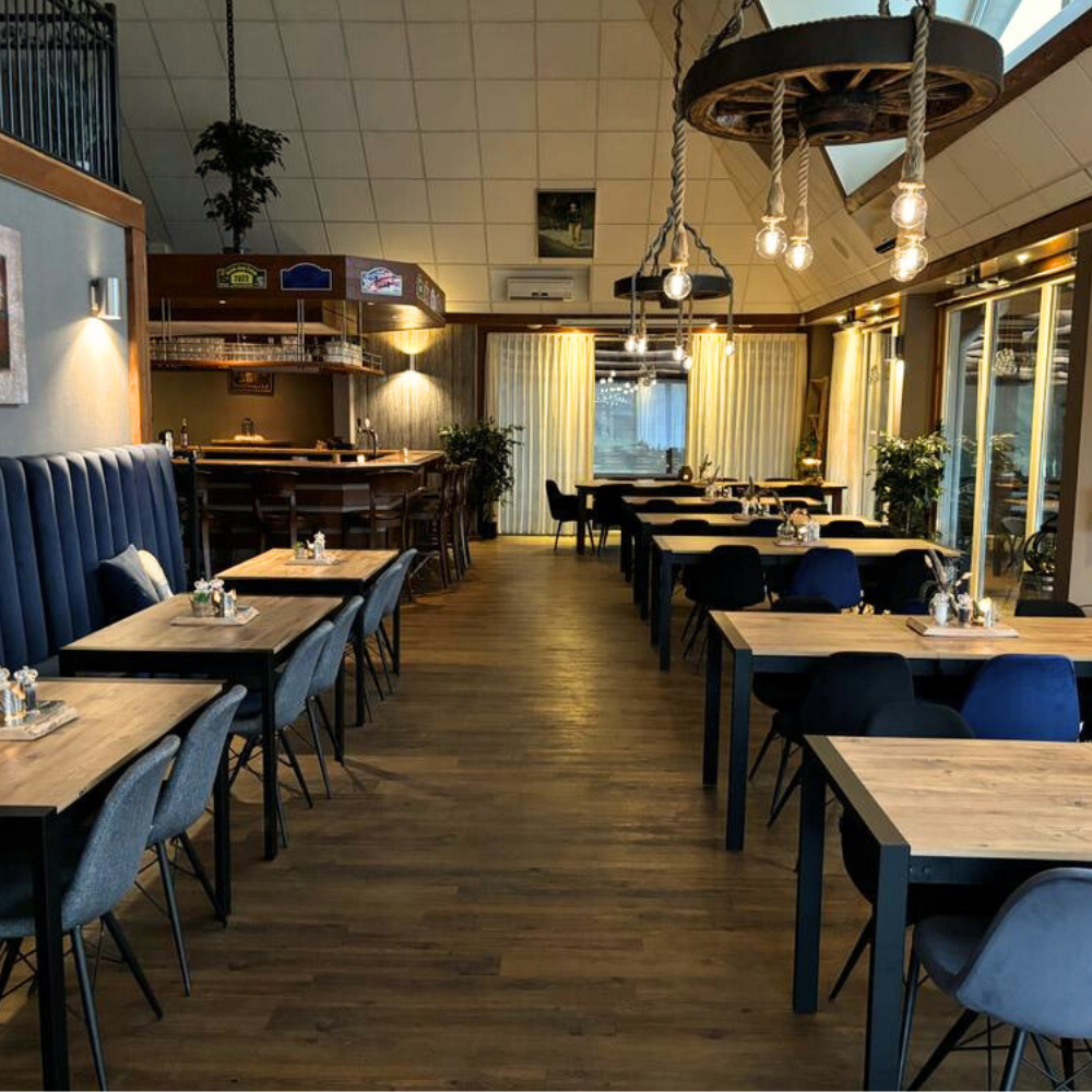 A la Carte<br><br> - Reserveer jullie tafel(s) in ons gezellig restaurant en geniet van ons a la carte menu!<br><br><br><br><br>