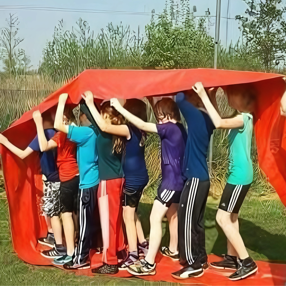 Meerkamp<br> 90 min<br><br> - Wat is nou leuker dan samen met  je familie of vrienden te lachen om rare, ludieke spellen. Het draait het vooral om de leuke competitie, de fun en natuurlijk de te gekke foto’s!<br><br>€19,50 pp<br>min 15 pers<br>